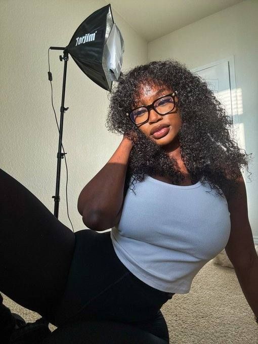 Hot pussy Sarah 🥰🥵  Incall, outcalltype and massage with happy ending 💯 - Image 2